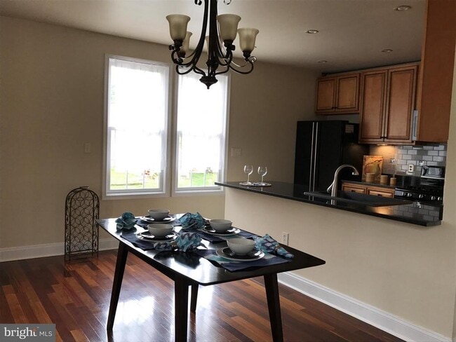 Building Photo - 2022 S Glebe Rd