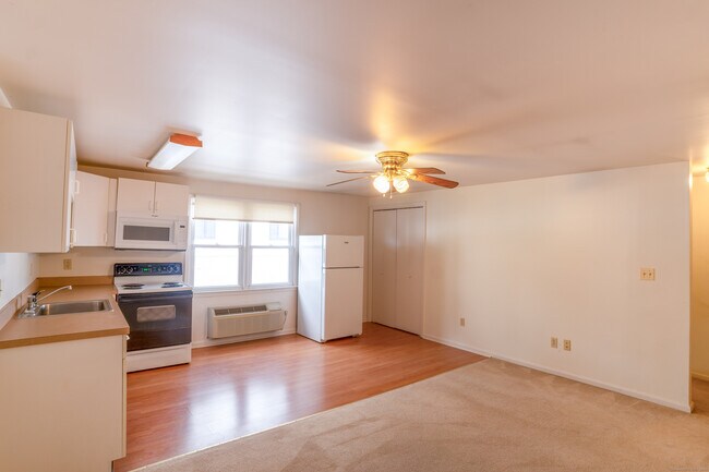 Building Photo - 194 Cherry St