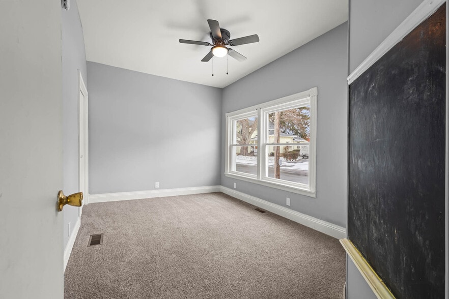 Building Photo - 208 S Swan St