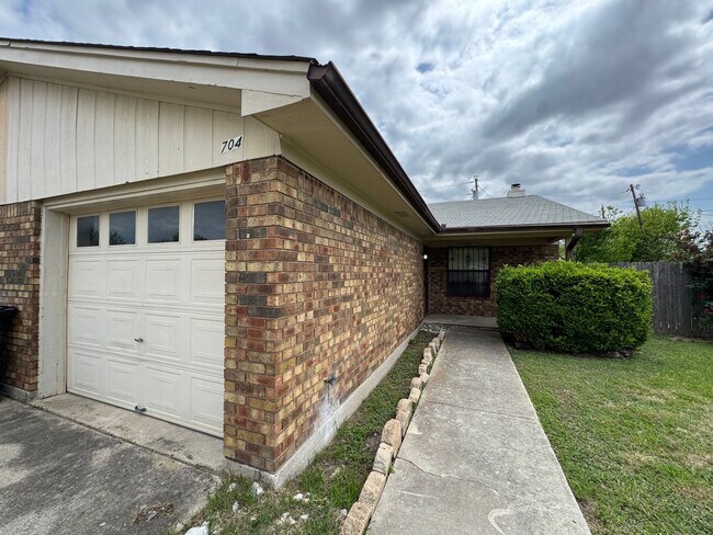 Building Photo - 2-Bedroom Duplex for Rent in Killeen
