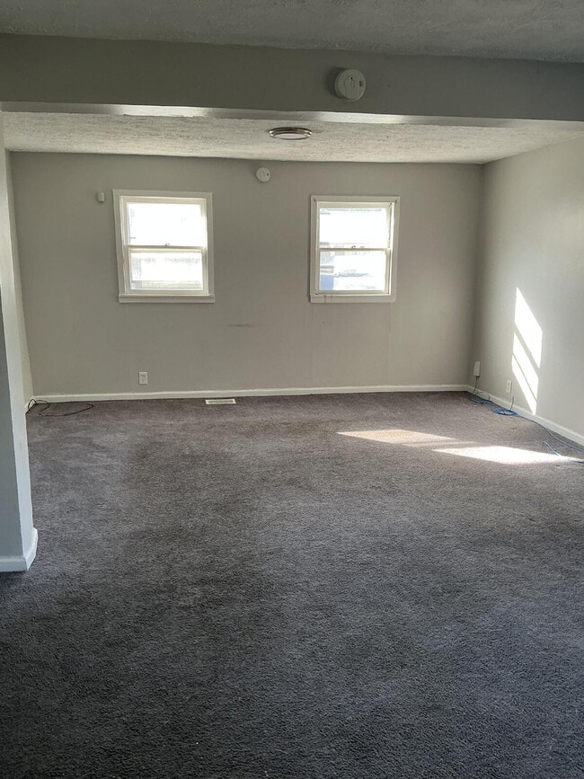 Building Photo - 288 Fernwood Ave