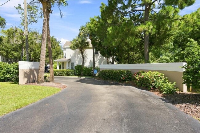 Building Photo - 13710 Forest Lake Dr