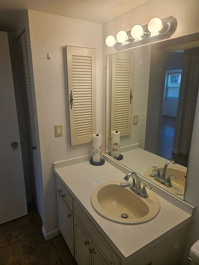 Building Photo - Charming 1-Bedroom 1-Bath Condo in 55+ Com...