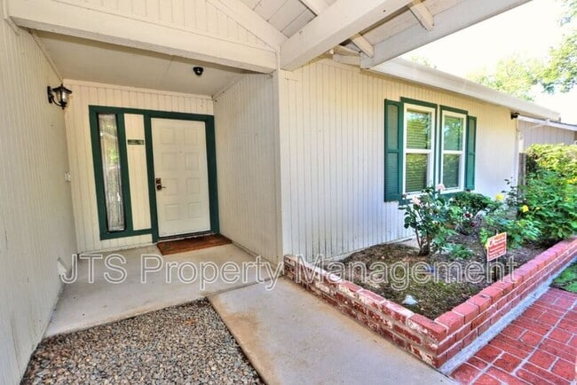 Building Photo - 6069 Kingwood Cir