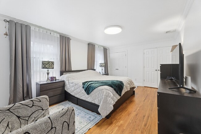 Building Photo - 52 Hillside Ave