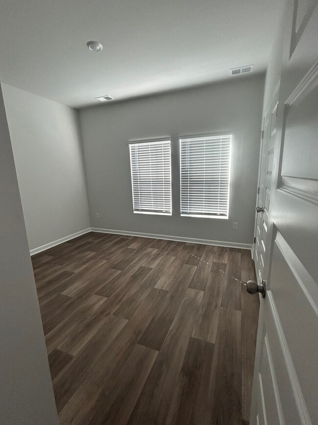 Building Photo - 404 Lehamite Ct