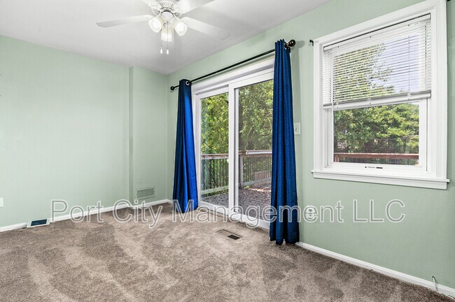 Building Photo - 2110 E Fairmount Ave