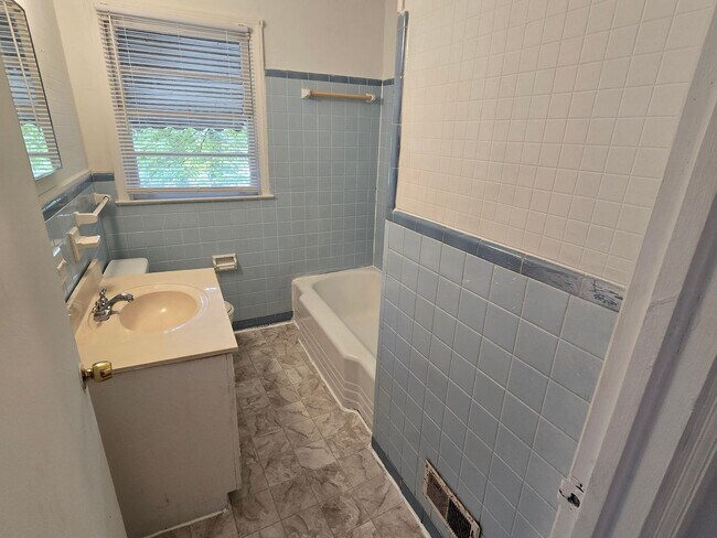 Building Photo - Decker Boulevard-International Corridor