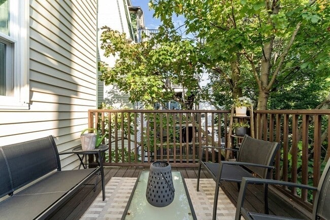 Primary Photo - 511 E 5th St