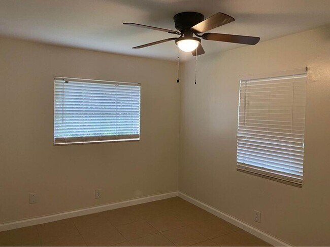 Building Photo - 3952 NW 83rd Ln