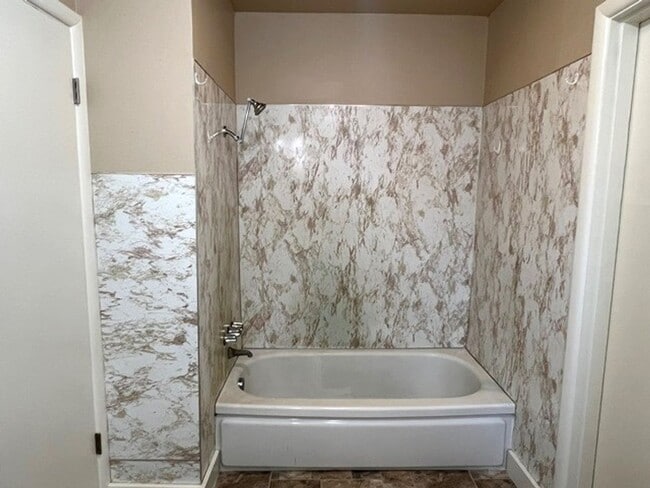 Building Photo - 2Bd/1Ba Single Story House w/ Basement - A...