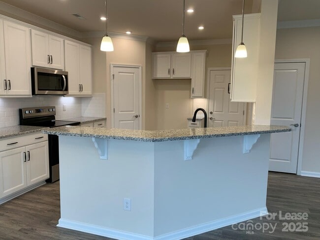 Building Photo - 23042 Clarabelle Dr
