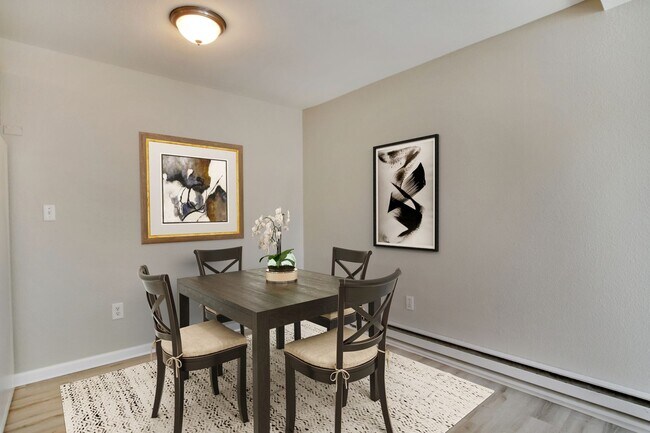 Interior Photo - Lincoln Landing