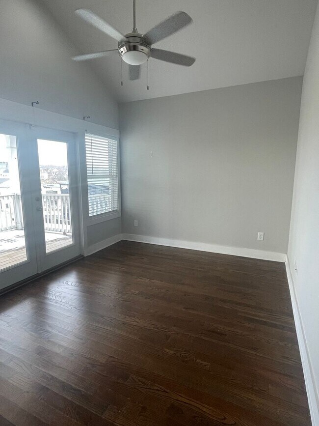 Building Photo - 1104A W Grove Ave