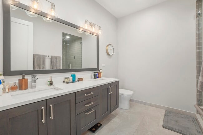 Building Photo - 1621 N Humboldt Blvd