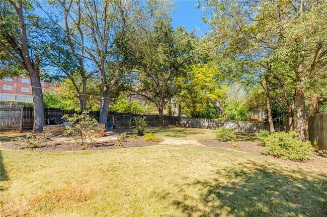 Building Photo - 1131 Winburn Dr