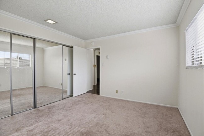 Building Photo - 545 Chestnut Ave