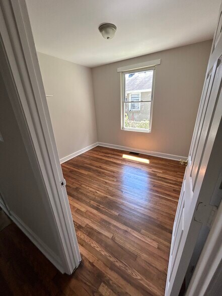 Bedroom - 305 Orange St