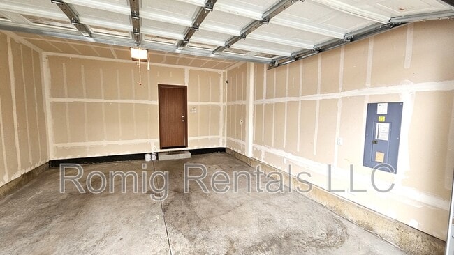 Building Photo - 3612 NE 81st Cir