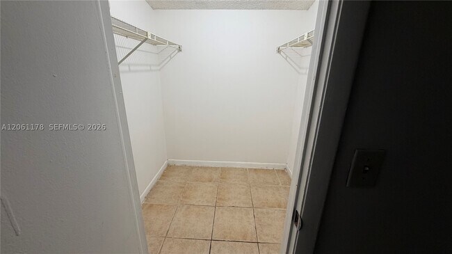 Building Photo - 2550 Riverside Dr