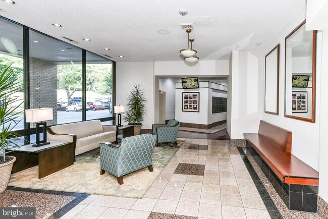 Building Photo - 205 Yoakum Pkwy