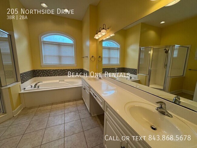 Building Photo - 205 Northside Dr