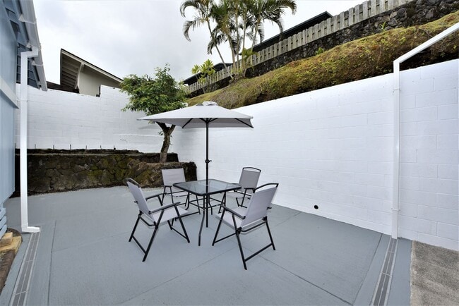 Building Photo - Large Home in beautiful Ahuimanu Area