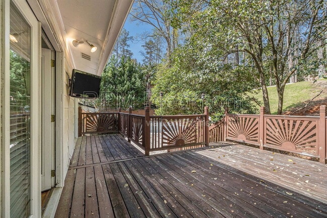 Building Photo - 2570 Northside Dr NW