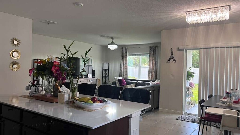 Building Photo - 30152 Skylark Dr