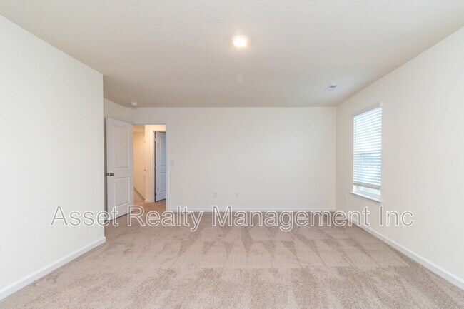 Building Photo - 2076 Southwood Cir