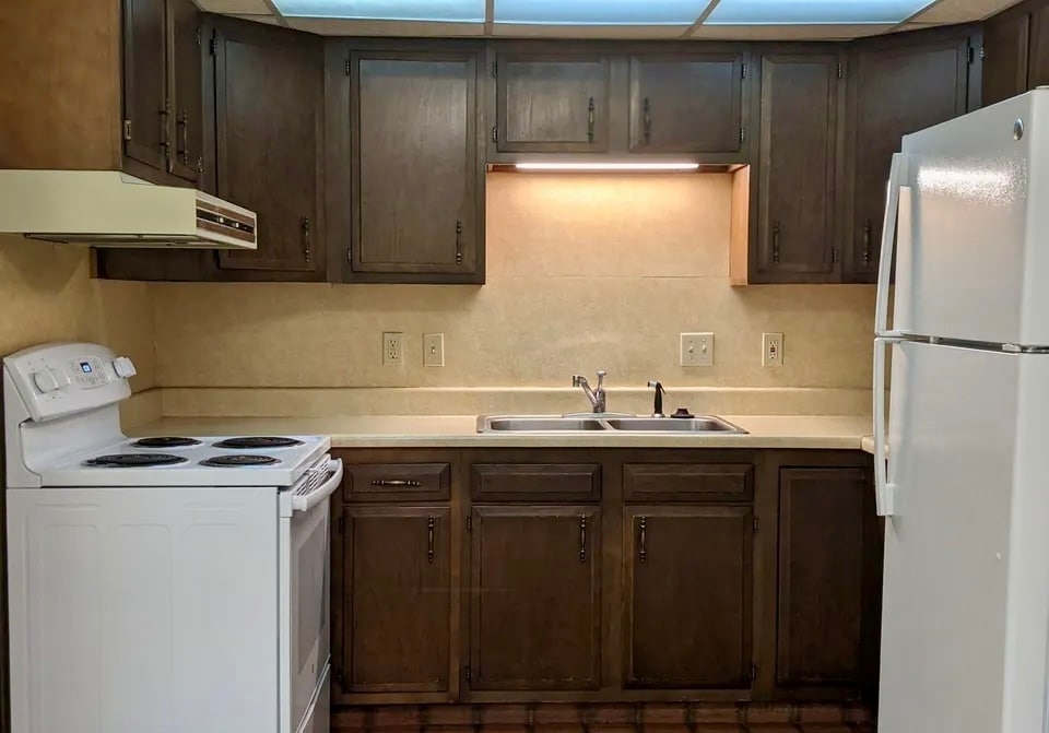 kitchen - 622 S 6th Ave