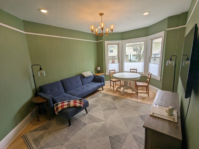 Building Photo - 241 Spring St