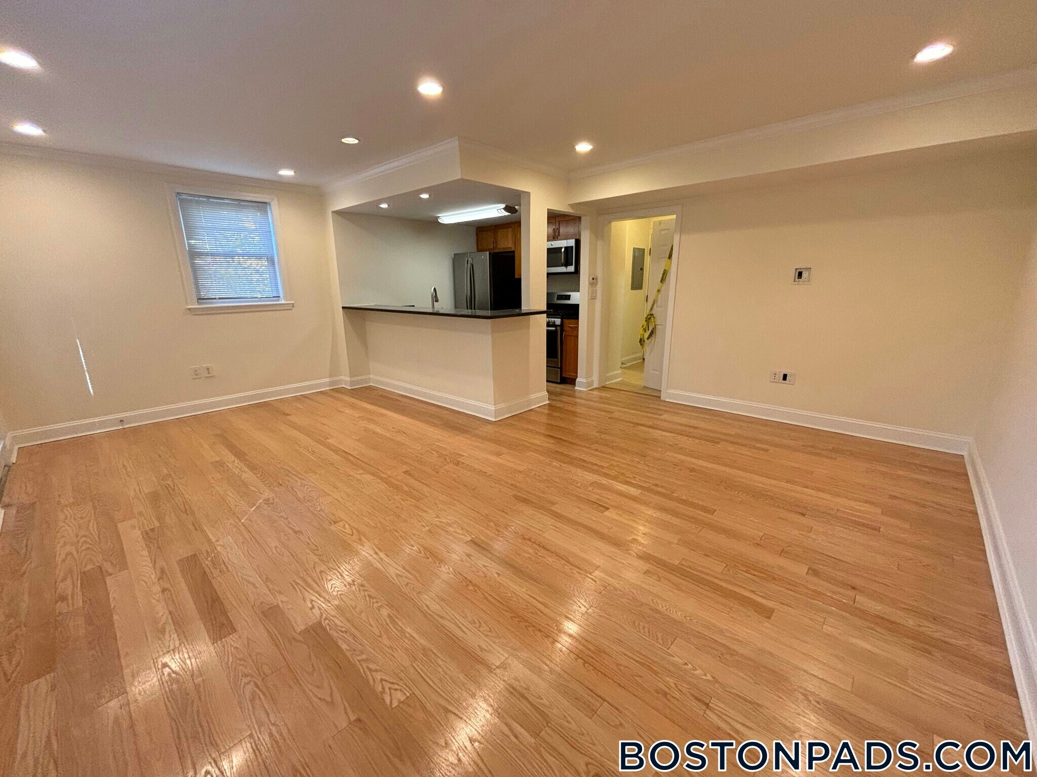 Building Photo - 182 Sherman Rd