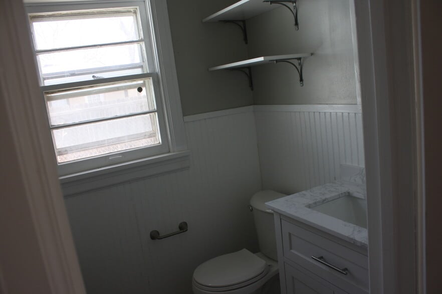 Bath 2 - 2121 22nd St