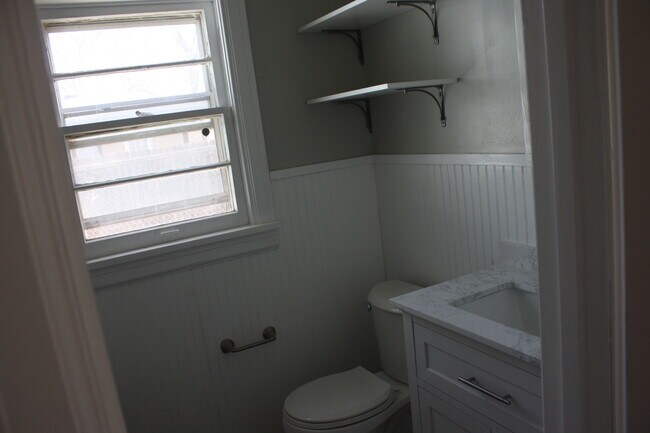 Bath 2 - 2121 22nd St