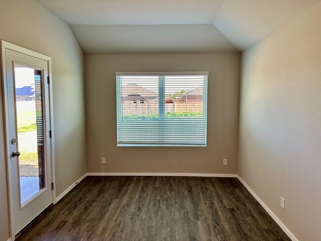 Building Photo - 4 bedroom 2 bath 2 car garage - Bixby Schools
