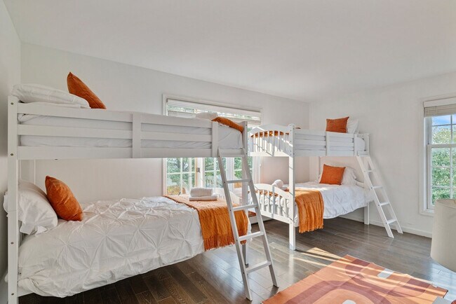 Building Photo - 321 Museum Village Rd