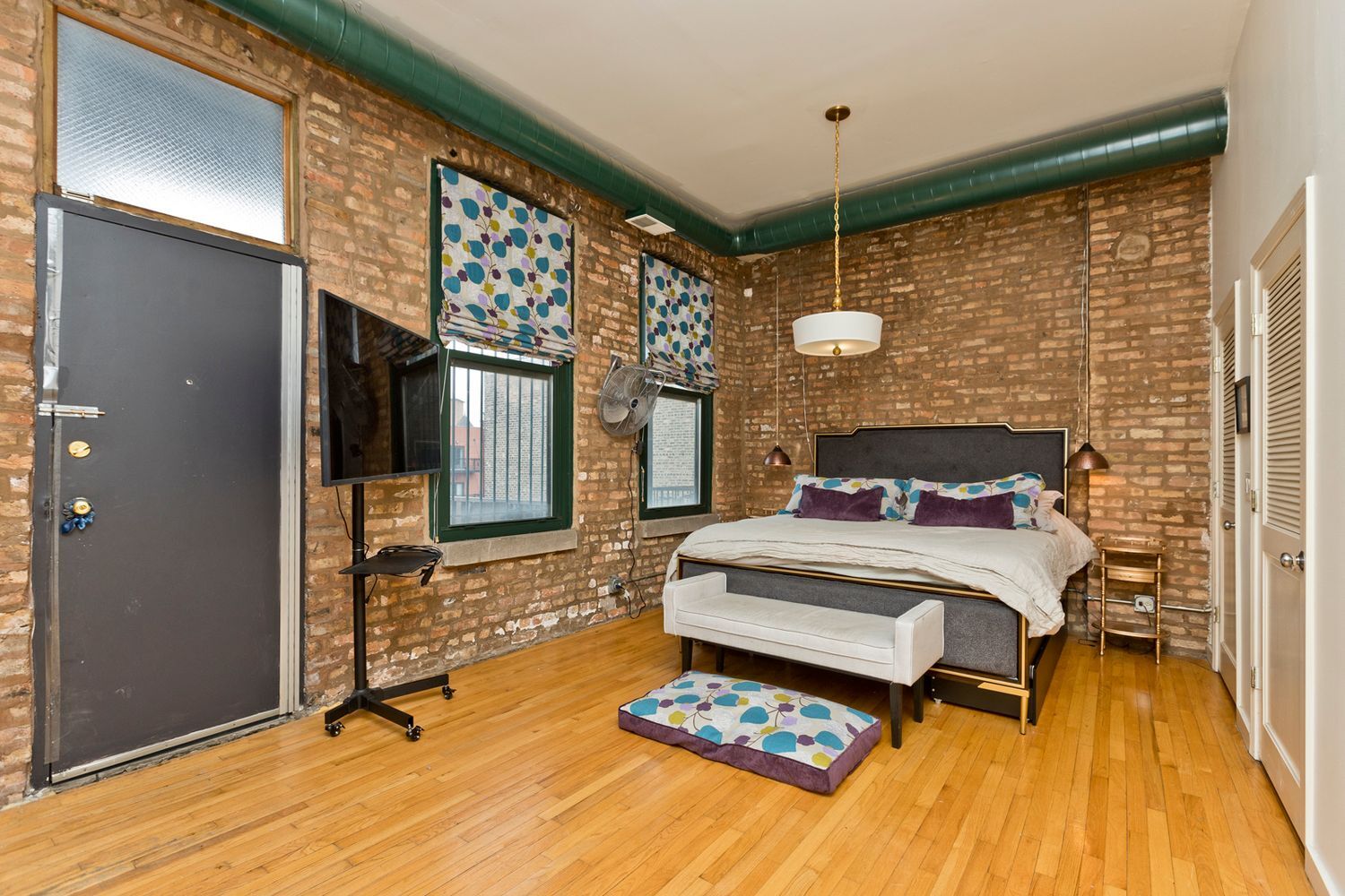Building Photo - 1470 N Milwaukee Ave