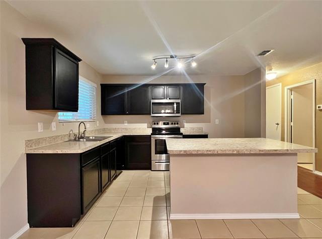 Building Photo - 9925 Amaryllis Ln