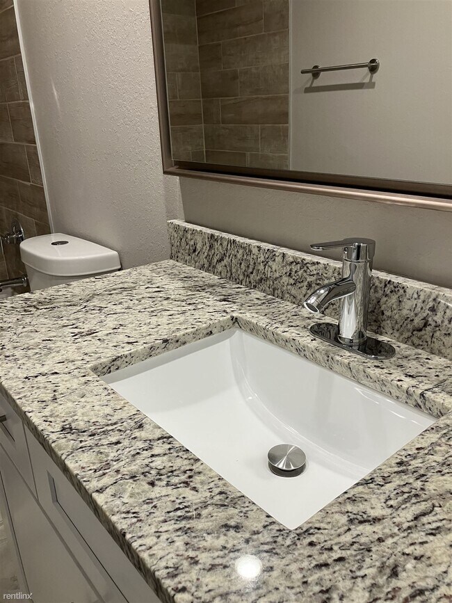 Building Photo - 3 br, 2 bath Duplex - 127 Boundary Bouleva...