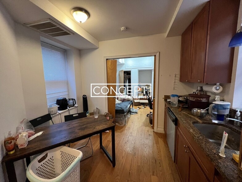 Building Photo - 64 Louis Prang St