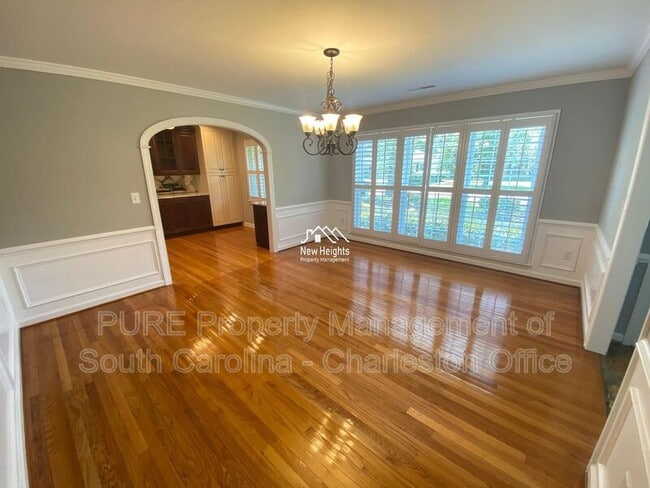 Building Photo - 14 Lampton Rd