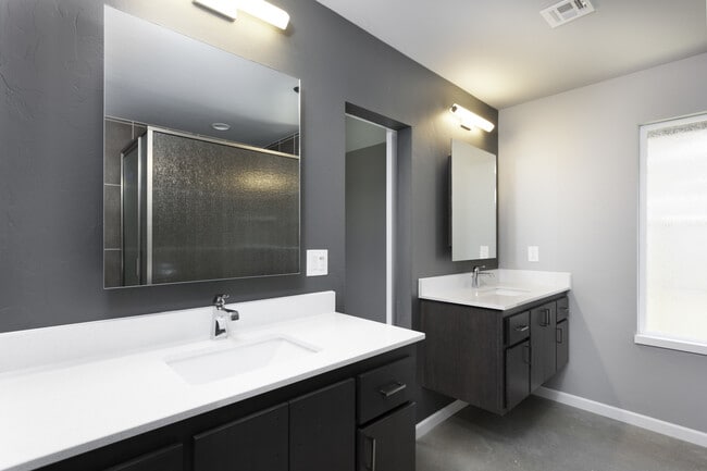 Building Photo - Stylish, Modern, Nearly New | 4-Bed | 2-Bath | Deer Creek Schools