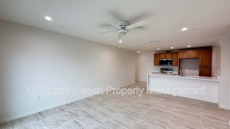 Building Photo - 517 S Mountain View Dr