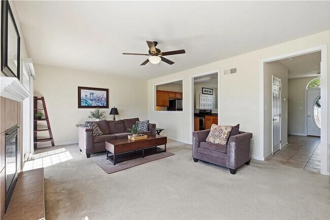 Building Photo - 10565 Cherry Grove Ct