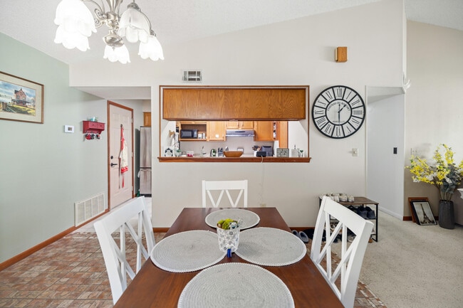 Building Photo - 206 Cedar Ridge Way