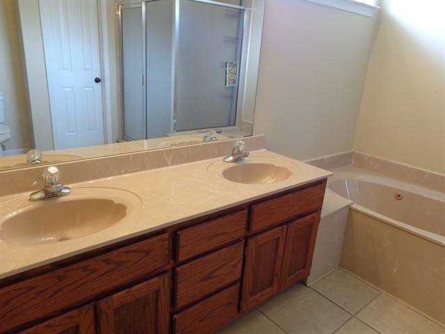 Building Photo - 2166 Greencliff Dr
