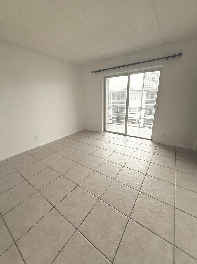 Building Photo - 4500 N Flagler Dr