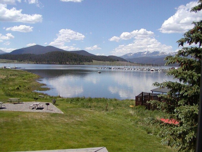 Building Photo - Yacht Club Condo - LAKE VIEWS-Great 3 Bedroom/2 Bath Unit w/Lake Access