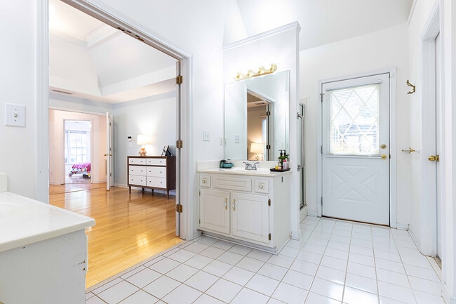 Building Photo - 630 Georgian Hills Dr